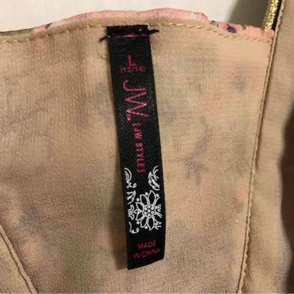 JW Style Top - Picture 13 of 13